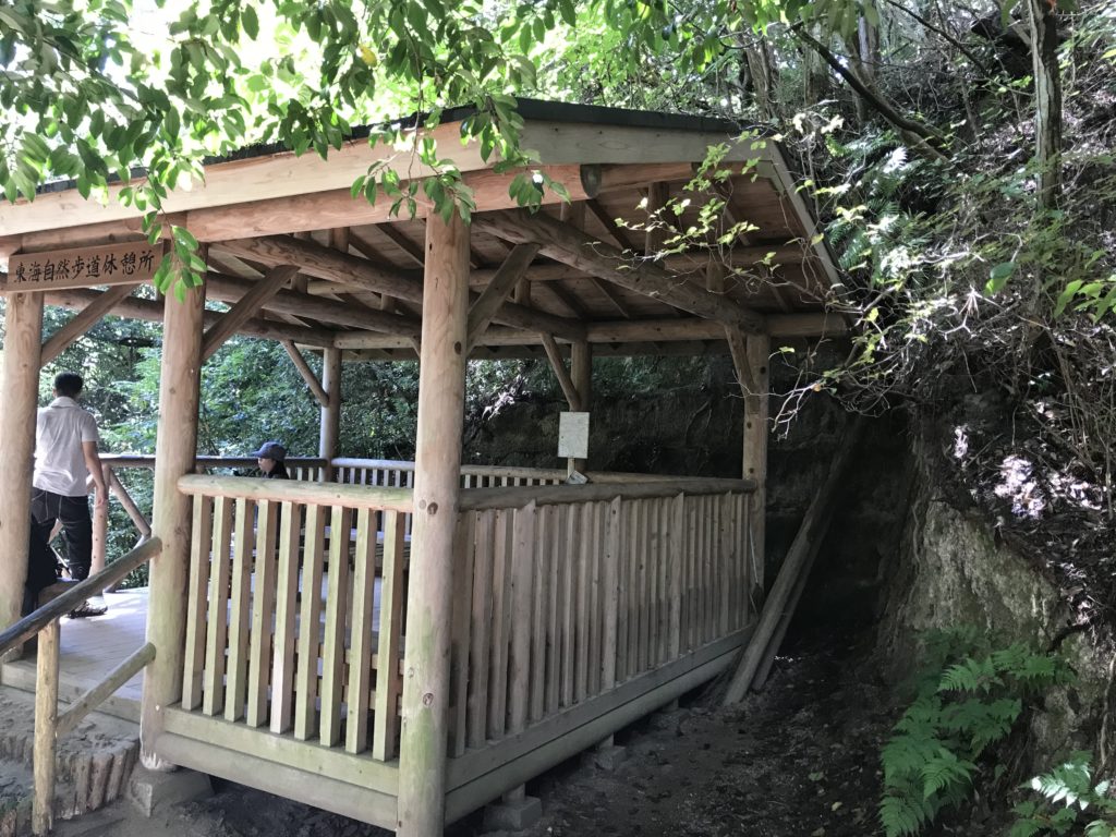 猿投山避難小屋